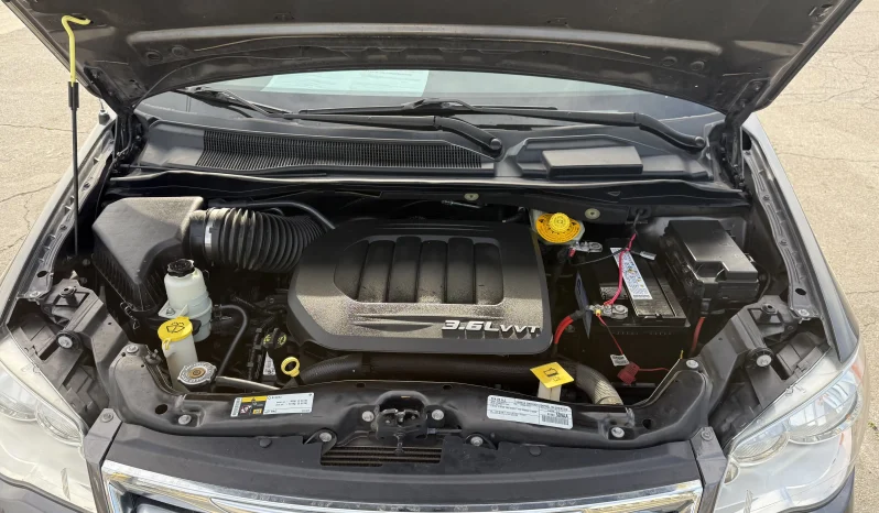 
								2016 Chrysler Town & Country Touring full									
